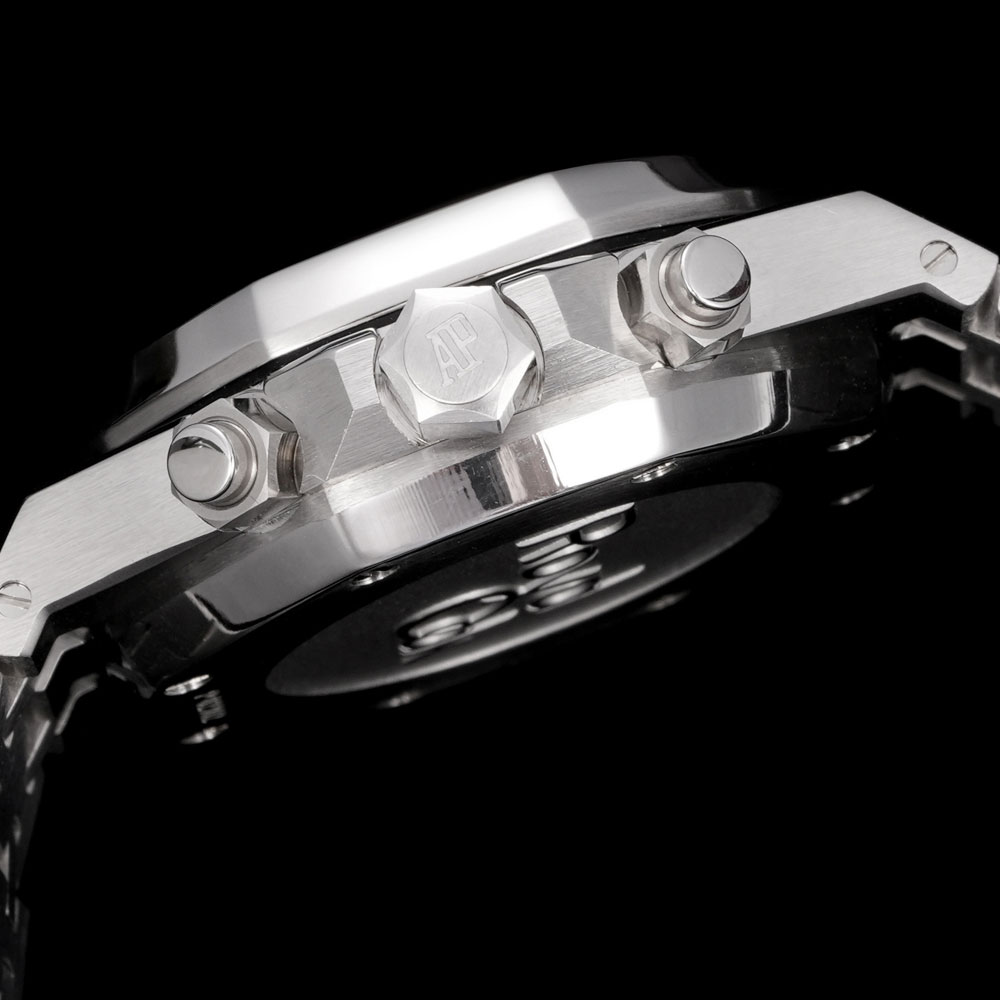Audemars Piguet Royal Oak 26715ST.ZZ.1356ST.01 Watch: Image 3