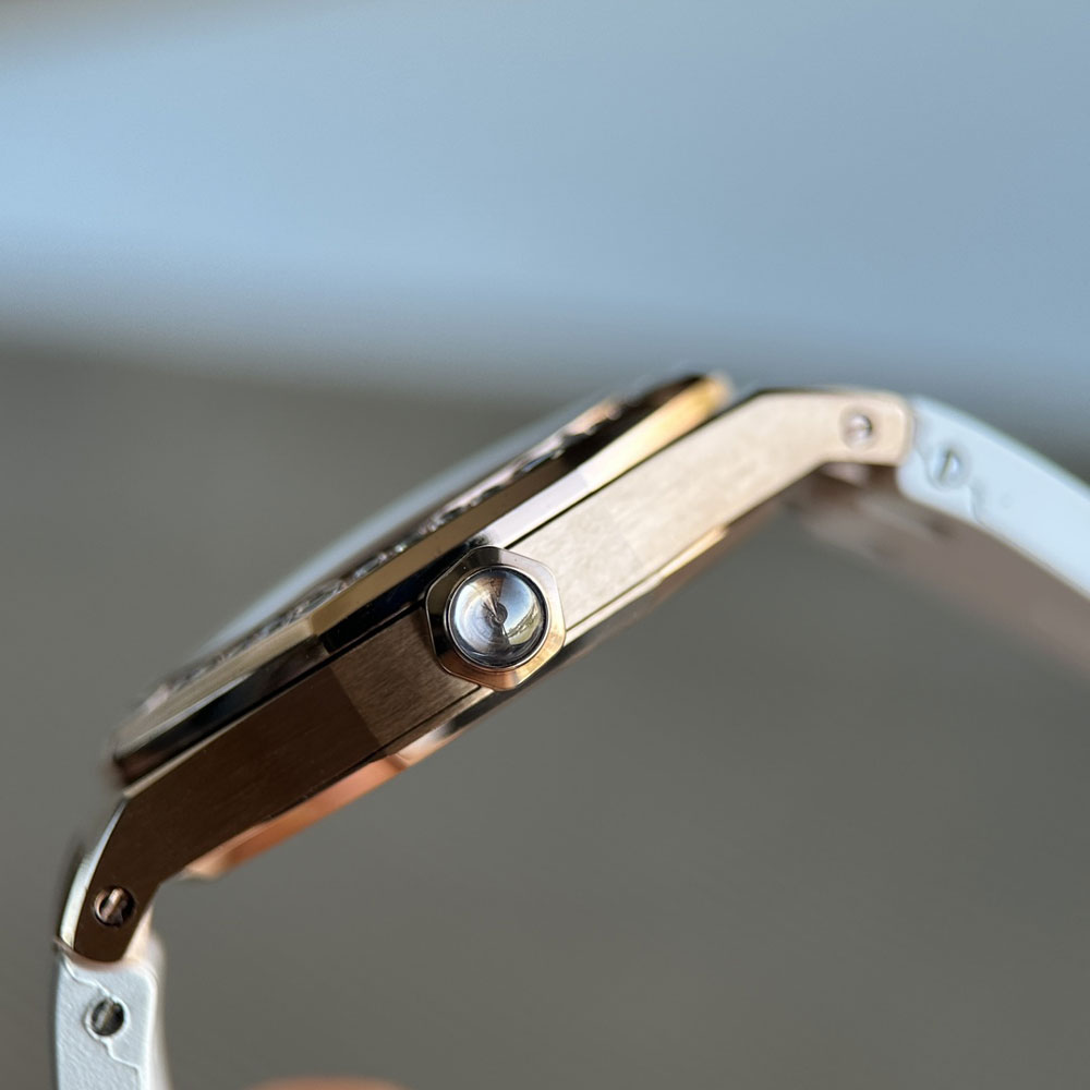 Audemars Piguet Royal Oak 67621OR.ZZ.D010CA.01 Watch: Image 3