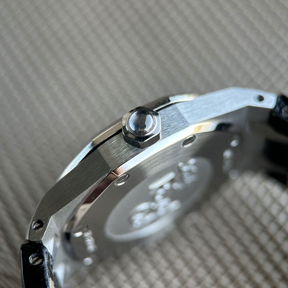 Audemars Piguet Royal Oak 67621ST.ZZ.D002CR.01 Watch: Image 3