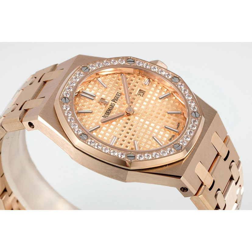 Audemars Piguet Royal Oak 67651OR.ZZ.1261OR.03 Watch: Image 2