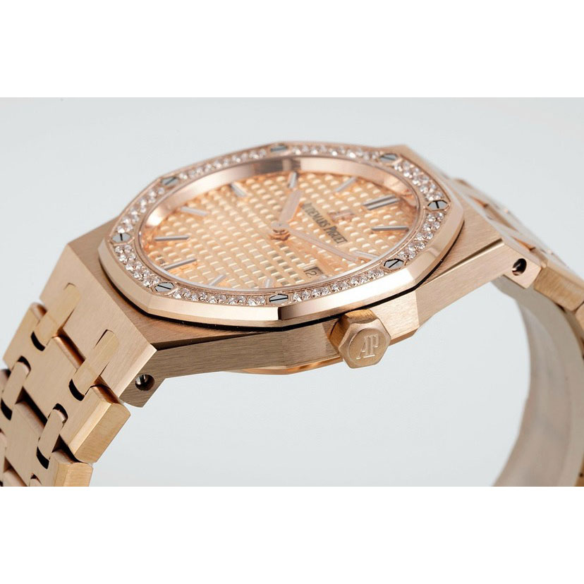 Audemars Piguet Royal Oak 67651OR.ZZ.1261OR.03 Watch: Image 3