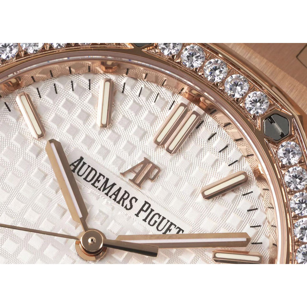 Audemars Piguet Royal Oak 77351OR.ZZ.1261OR.01 Watch: Image 3