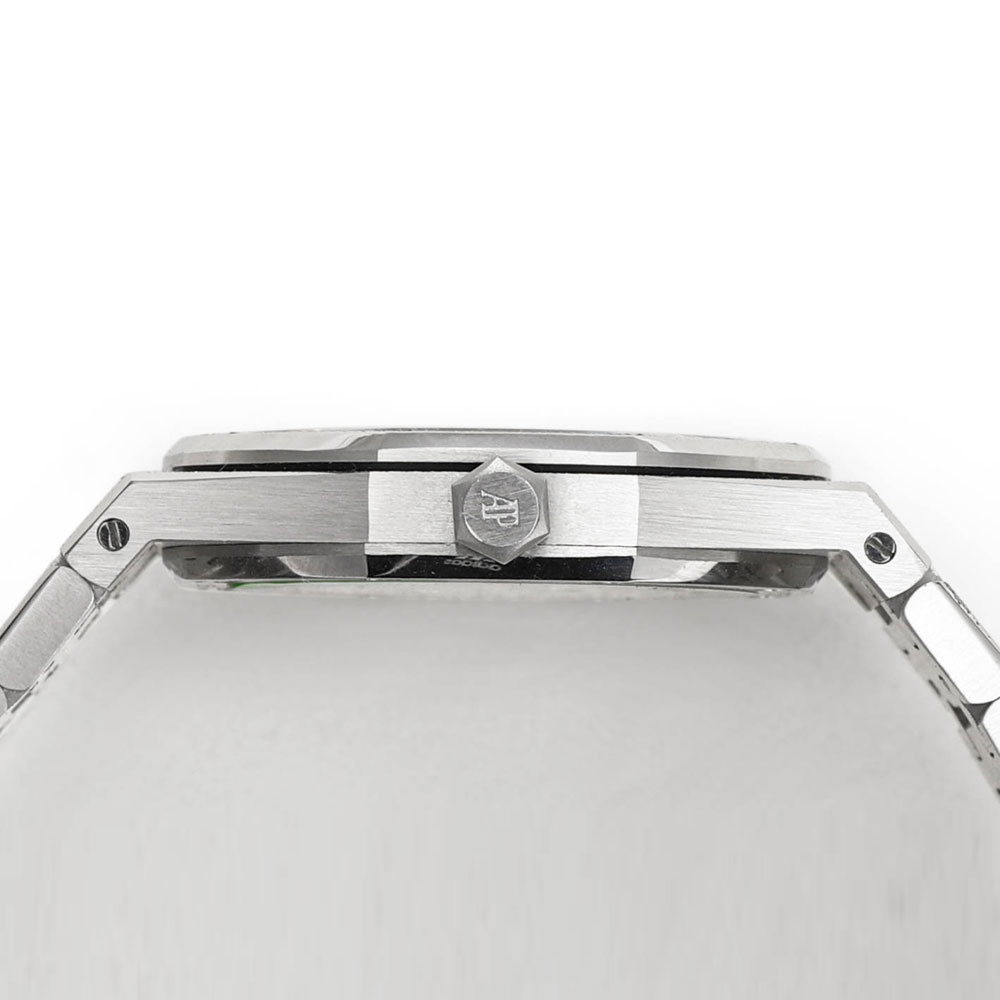 Audemars Piguet Royal Oak 77353BC.GG.1263BC.01 Watch: Image 3