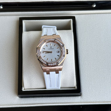 Audemars Piguet Royal Oak 67621OR.ZZ.D010CA.01 Watch