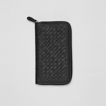 Bottega Veneta zip around wallet in nero ostrich 46333497