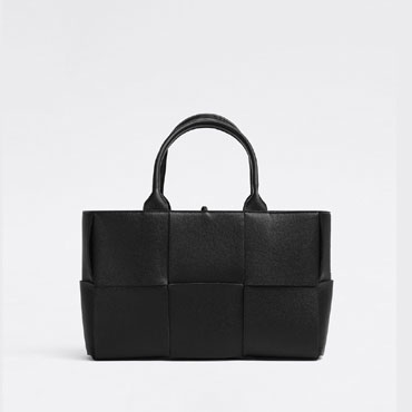 Bottega Veneta Arco Tote in Black 652867 VCP1 18425