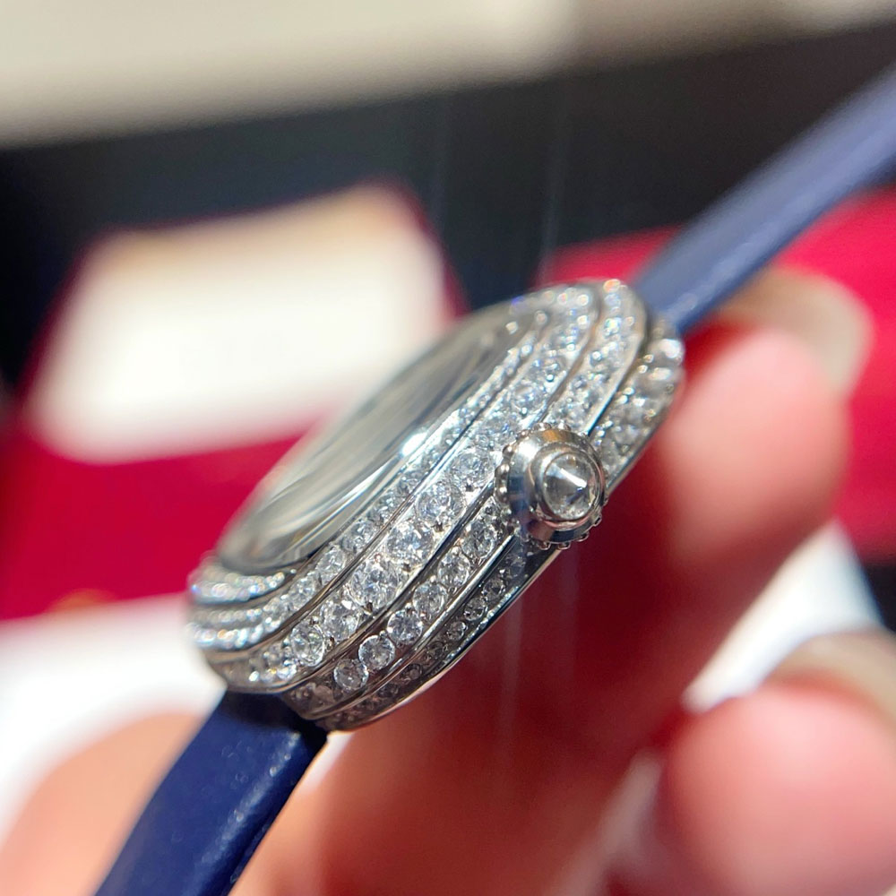 Cartier Coussin de Cartier WJCS0002 27.13x27.66mm Watch: Image 4