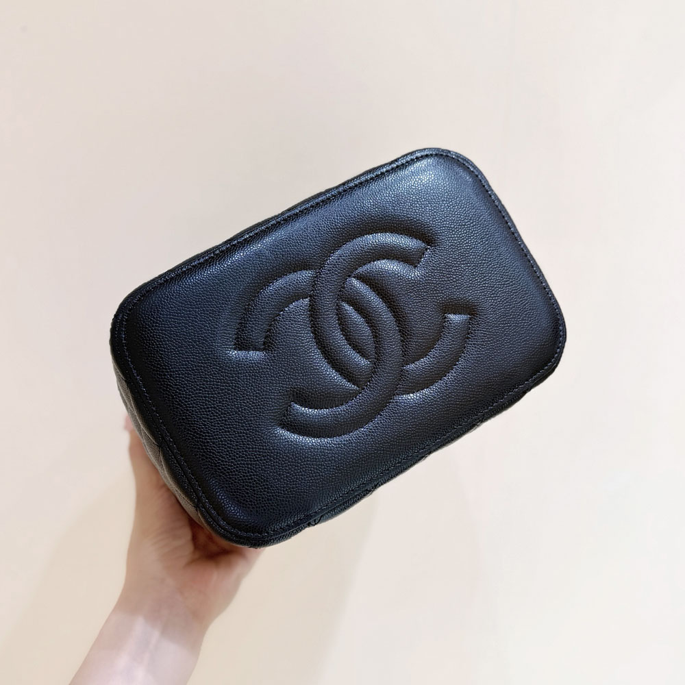 Chanel Timeless Classic Vanity Pouch in Black AP2573 B22654 94305: Image 4