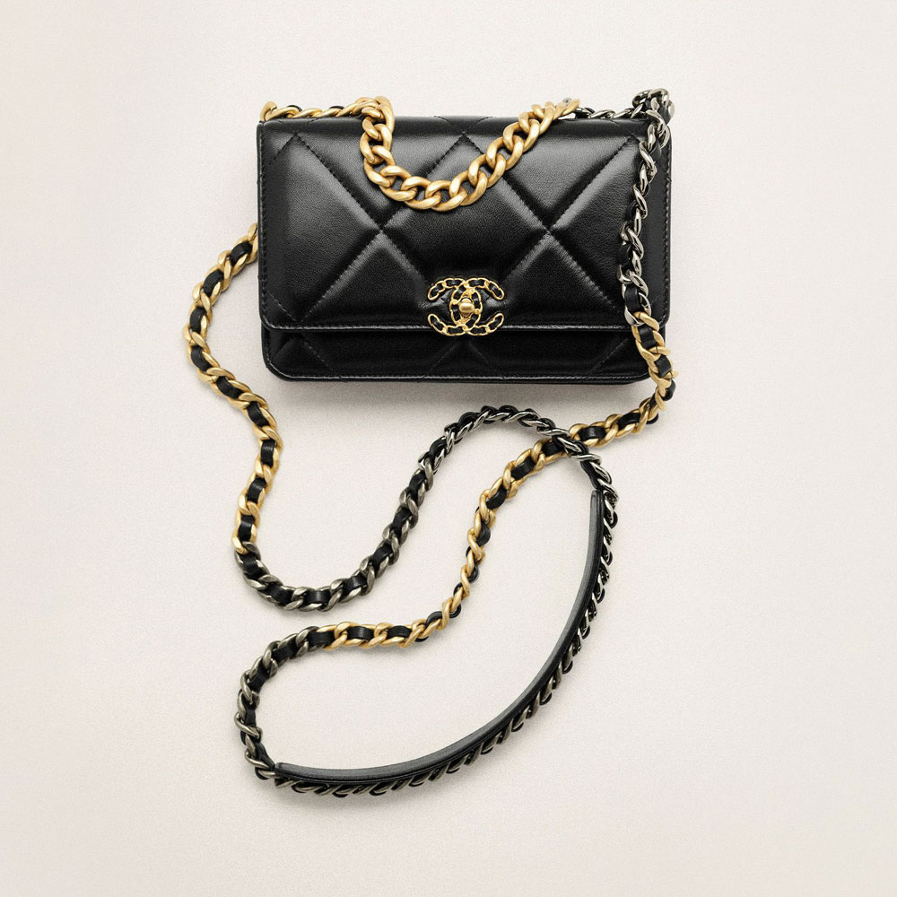 Chanel 19 wallet on chain in black AP3267 B04852 94305: Image 1