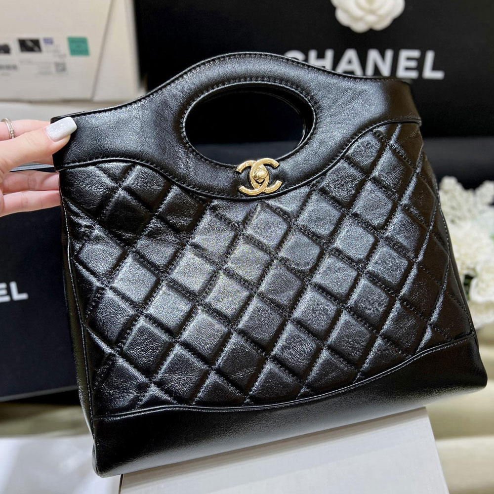 Chanel Shopping bag Shiny lambskin gold-tone metal AS4853 B16220 94305: Image 1