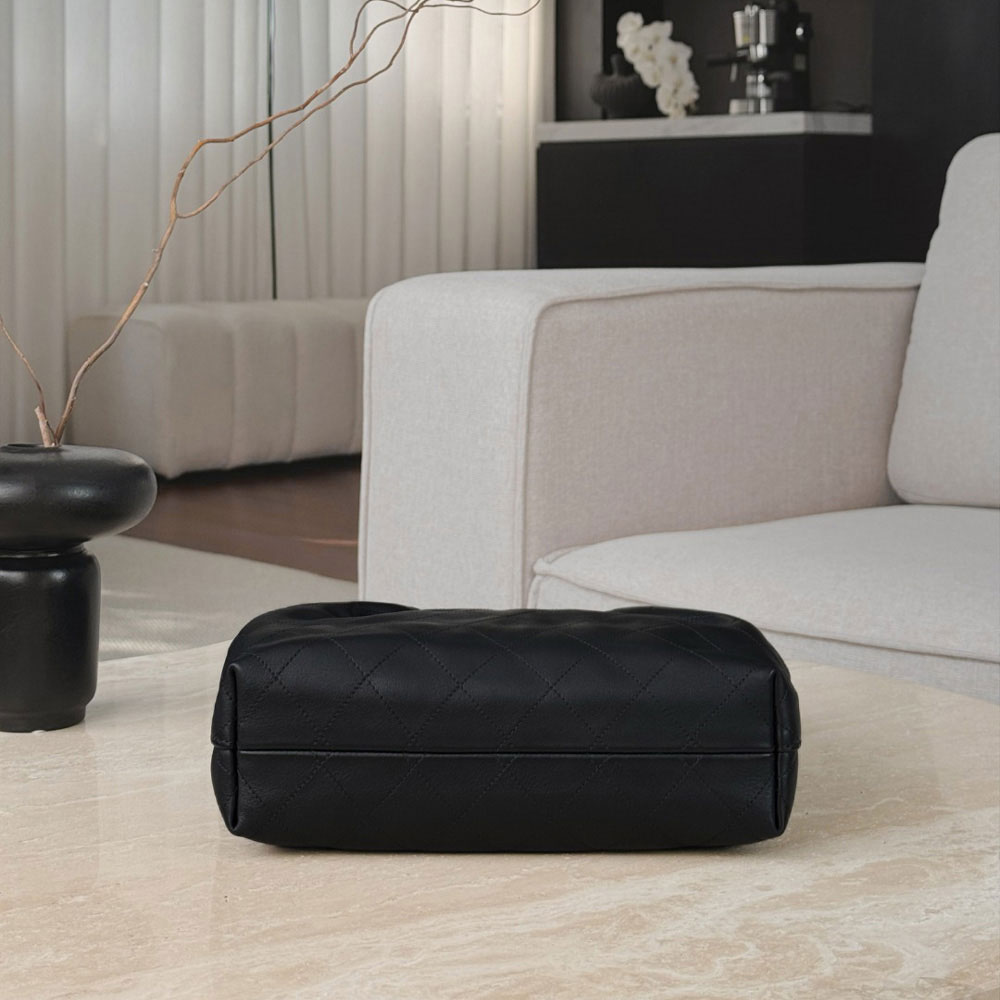 Chanel Large hobo bag Calfskin gold-tone metal AS5967 B22897 94305: Image 4