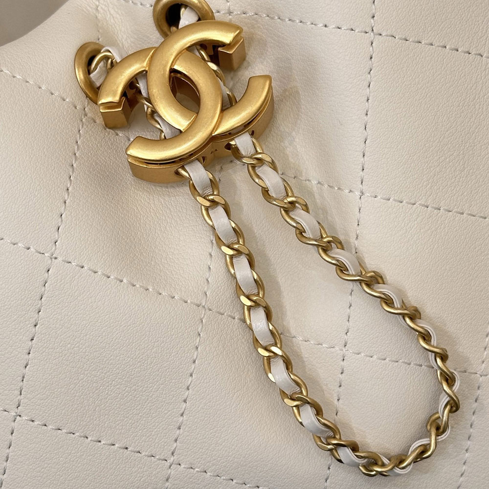 Chanel Hobo handbag Calfskin gold-tone metal AS5976 B22897 U4531: Image 2