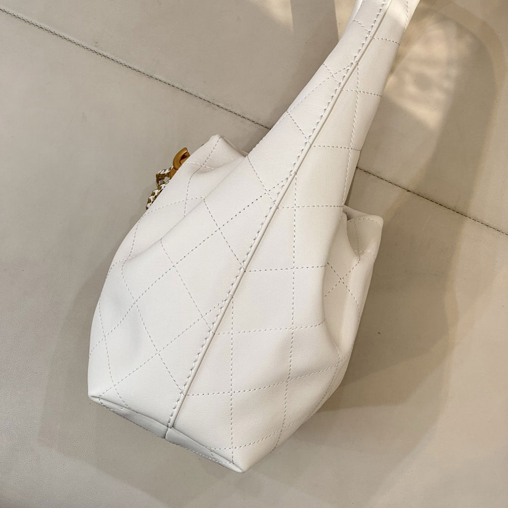 Chanel Hobo handbag Calfskin gold-tone metal AS5976 B22897 U4531: Image 3