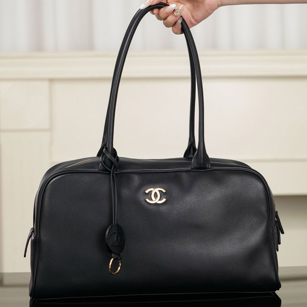 Chanel Large bowling bag Calfskin gold-tone metal AS6211 B23874 94305: Image 1