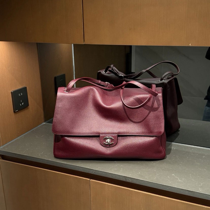 Chanel Maxi flapbag Grained calfskin silver-tone metal AS6233 B24008 U8393: Image 1