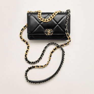 Chanel 19 wallet on chain in black AP3267 B04852 94305