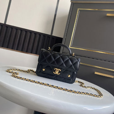 Chanel Clutch with chain in black AP4675 B21437 94305