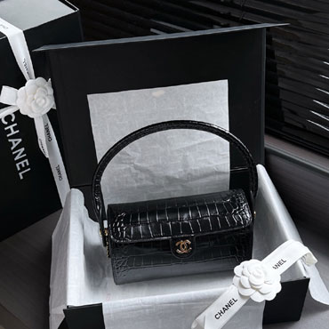 Chanel Clutch with chain AP5294 B24812 94305