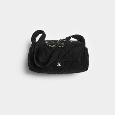 Chanel Maxi bowling bag in black AS5055 B21379 94305