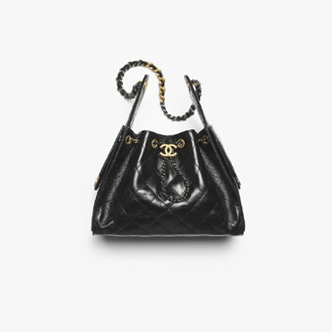Chanel 25 small handbag in black AS5293 B21741 94305