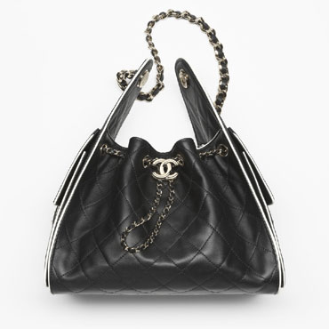 Chanel 25 small handbag Calfskin gold-tone metal AS5293 B24123 U9622
