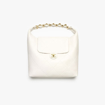 Chanel Maxi hobo bag in white AS5838 B22140 10601