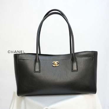 Chanel Small Shopping Bag Calfskin AS6243 B01564 94305