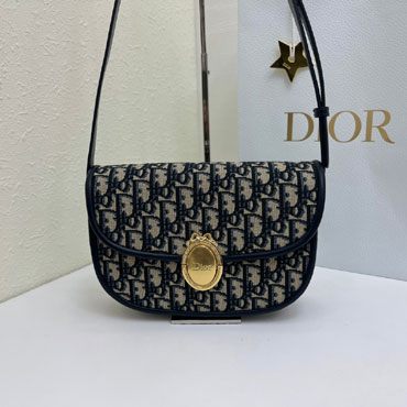 Medium Dior Medaillon Flap Bag M3922QTZQ M928