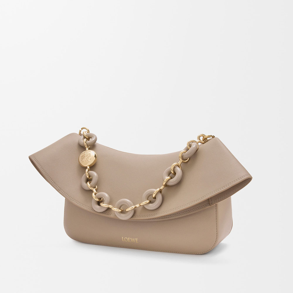 Loewe Medium Ola bag in smooth calfskin Beige AP22P22X07 2150: Image 2