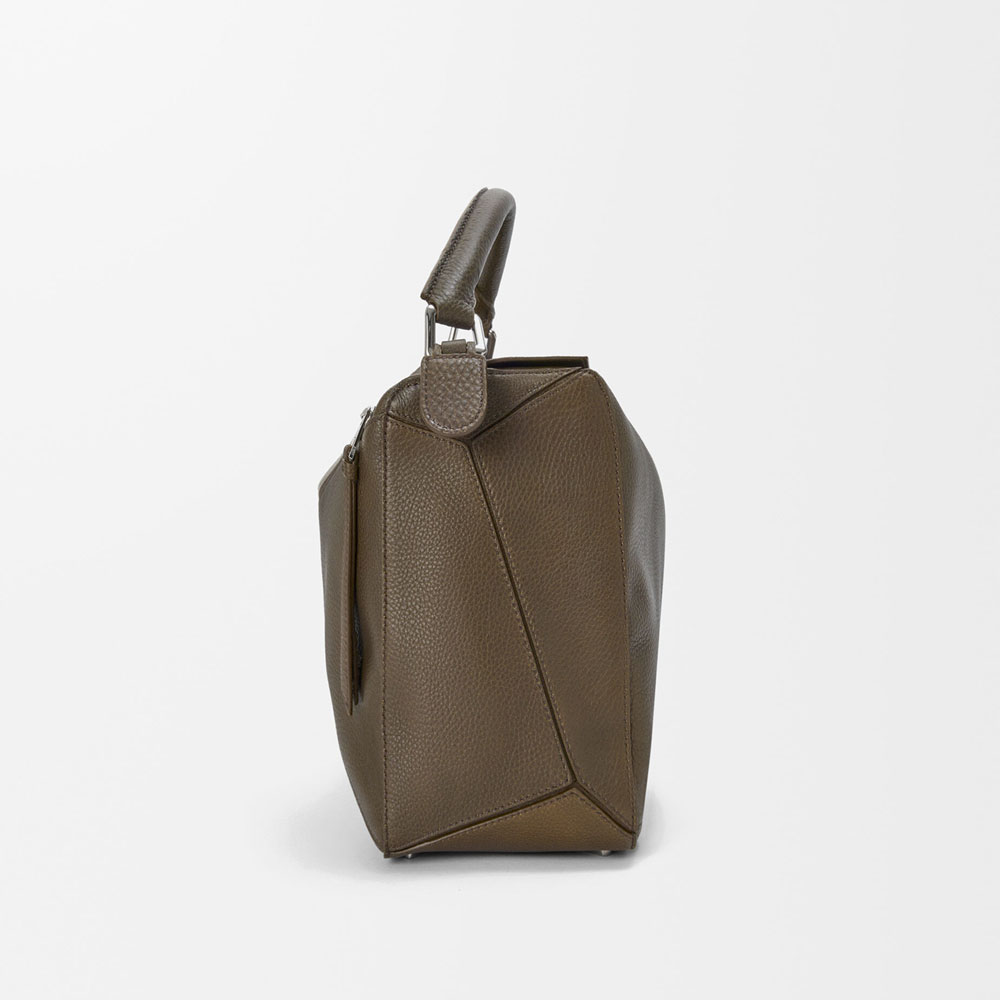 Loewe Large Puzzle bag in supple grained calfskin Brown B510PNLX01 6423: Image 3