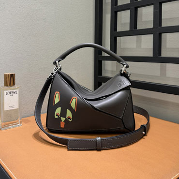 Loewe Futurist Cat Small Puzzle Bag In Classic Calfskin A510S21XCH 3590
