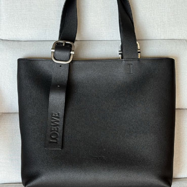 Loewe Loop Zipped Tote In Supple Grained Calfskin BB22LTTX01 1100
