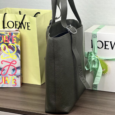 Loewe Loop Zipped Tote In Supple Grained Calfskin BB22LTTX01 3969