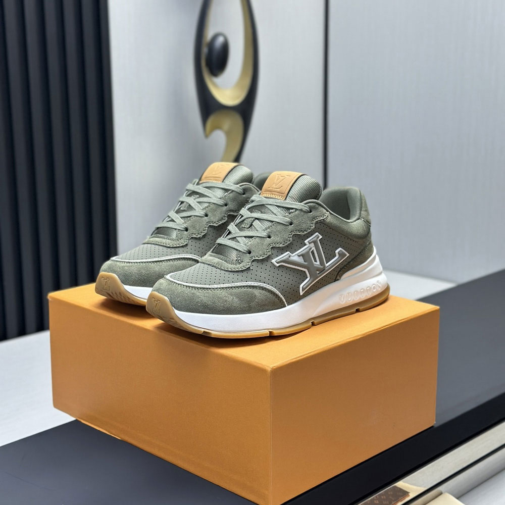 Louis Vuitton Classic Sneaker 1A0042: Image 1