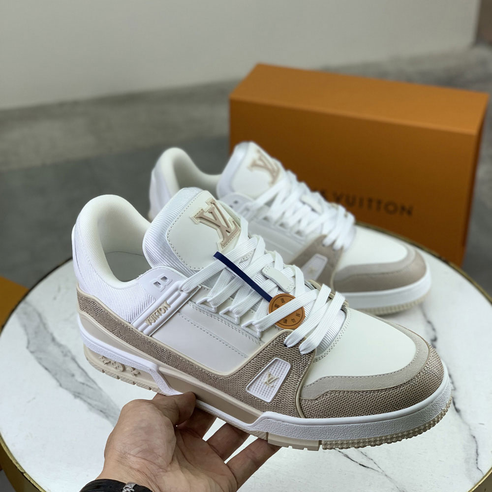 Louis Vuitton Trainer Sneaker 1AJQMO: Image 1