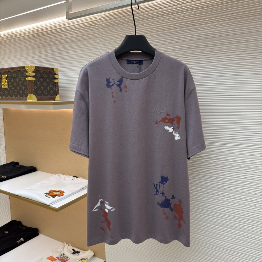 Louis Vuitton Graphic T-Shirt 1AK7HH: Image 1
