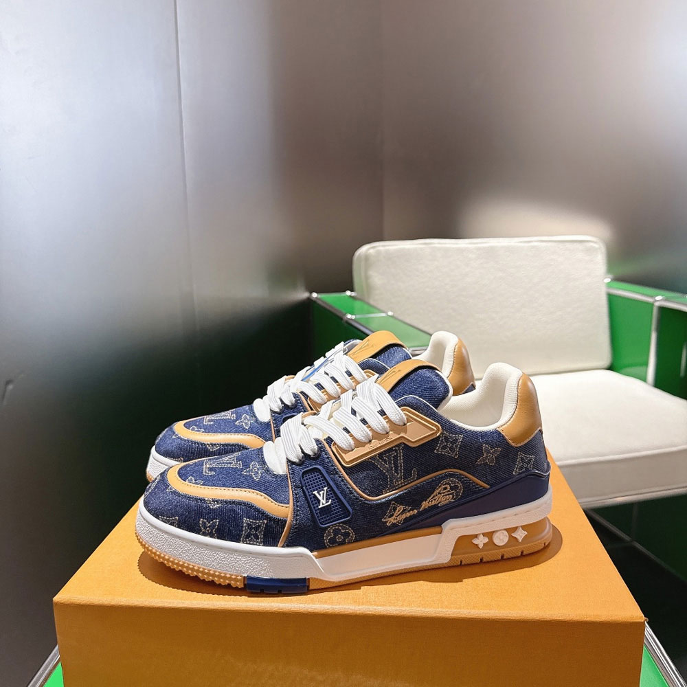 Louis Vuitton Trainer Sneaker 1AKP8Z: Image 1