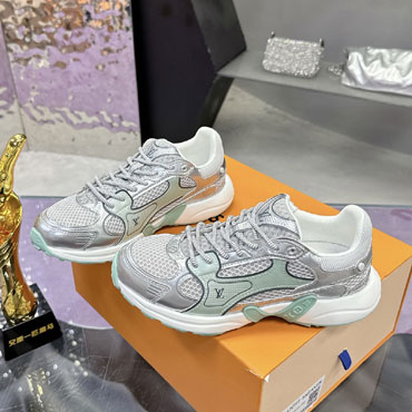 Louis Vuitton Olympia Sneaker 1AHOLH