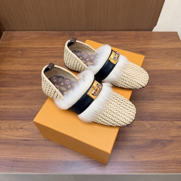 Louis Vuitton Haven Flat Closed Mule 1AK10F
