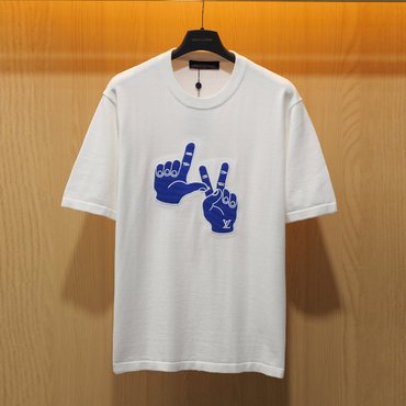 Louis Vuitton Short-Sleeved Signature Patch Crewneck 1AK6ZE