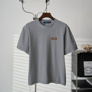 Louis Vuitton Slim Fit Signature T-Shirt 1AK7GT