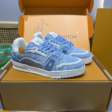 Louis Vuitton Trainer Sneaker 1AKBBU