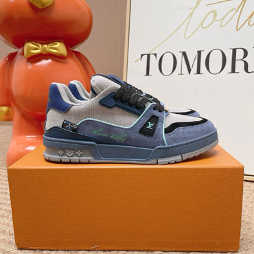 Louis Vuitton Trainer Outdoor Sneaker 1AKBCY