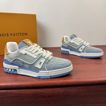 Louis Vuitton Trainer Sneaker 1AKCFF