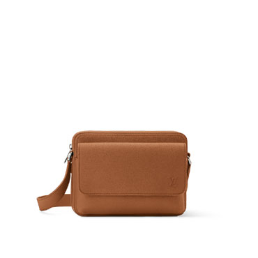 Louis Vuitton Boarding Messenger LV Aerogram M25981