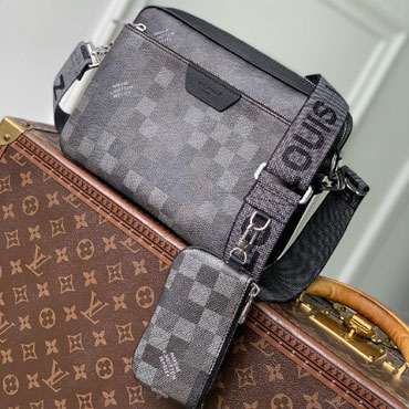 Louis Vuitton Trio Messenger M28602