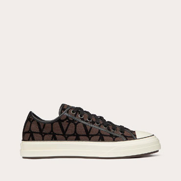 Valentino Garavani Toile Iconographe Totaloop Low-Top Sneaker 2Y0S0H02RWCU02