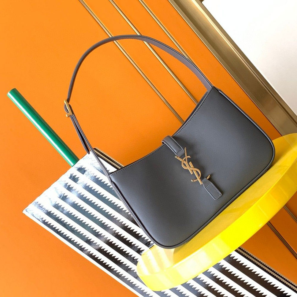 YSL Le 5 A 7 In Smooth Leather in Grey 657228 2R20W 1112: Image 1